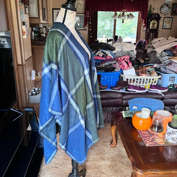 Plaid WOOLRICH Shawl Blanket Wrap Poncho ~ One Size Fits All. - Picture 5 of 15